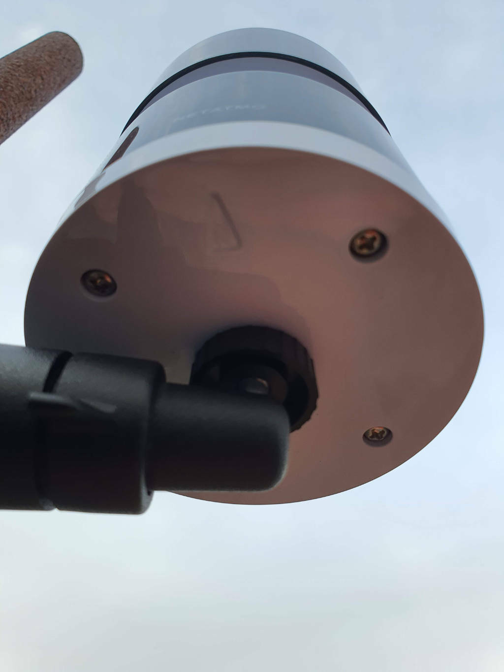 Photo of the arrow on the Netatmo Anemometer that needs to be pointed north for accurate readings