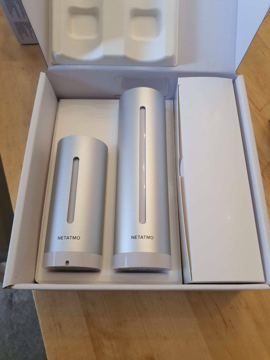 Photo of the indoor and outdoor Netatmo units